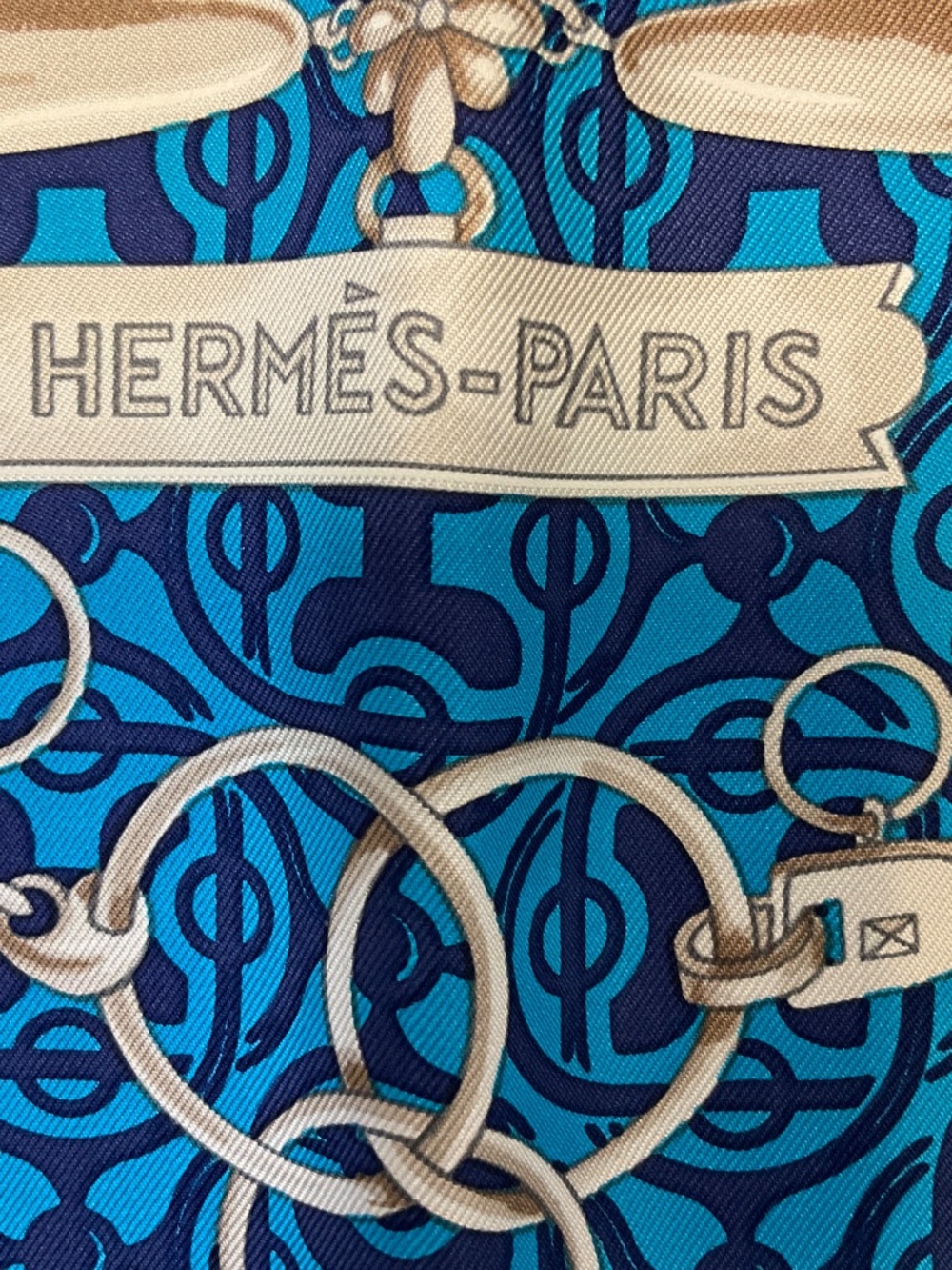 HERMES BLUE MULTI MORS ET GOURMETTES PRINT SQUARE SILK TWILL SCARF - Picture 8 of 9